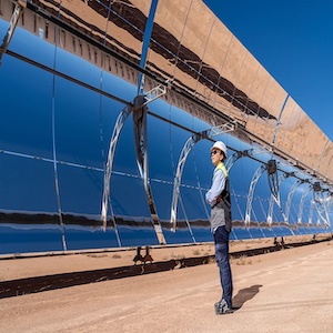 سكينة الإدريسي فوزي هي مهندسة أداء بمجمع محطة نور للطاقة الشمسية الكائنة بالقرب من مدينة ورزازات، جهة ترعة دافيلالت في المغرب.